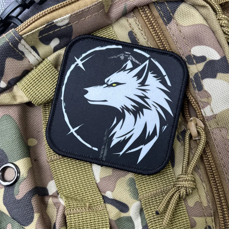 Parche táctico lobo militar con velcro para mochila y ropa - imagen 4