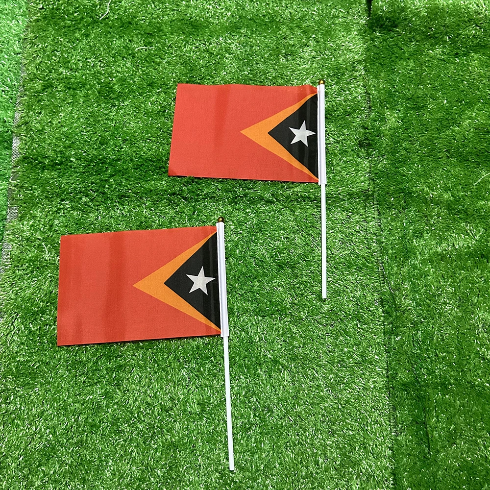 Bandera del cielo Bandera de mano del Timor Oriental 10/20/50/100 Uds 21*14cm banderas onduladas de la mano del Timor Oriental con poste de plástico para actividades decoración del hogar - imagen 3