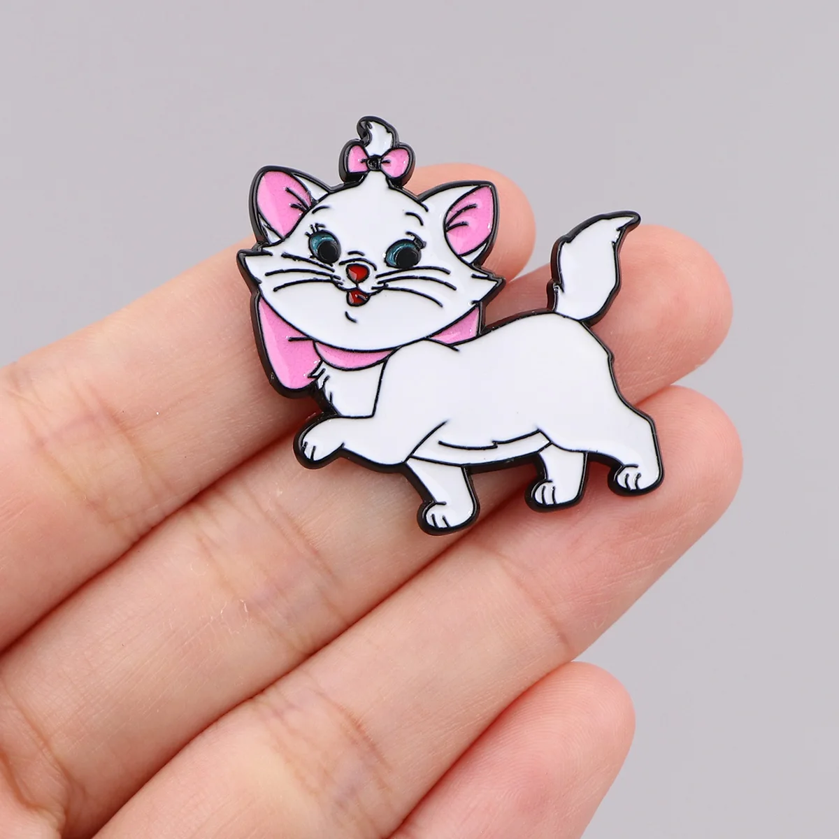 Broches de gato lindo para mujer, insignia de solapa de esmalte de Metal de Animal de dibujos animados, Pin de mochila de chaqueta vaquera, regalos de fanáticos de amigos - imagen 2