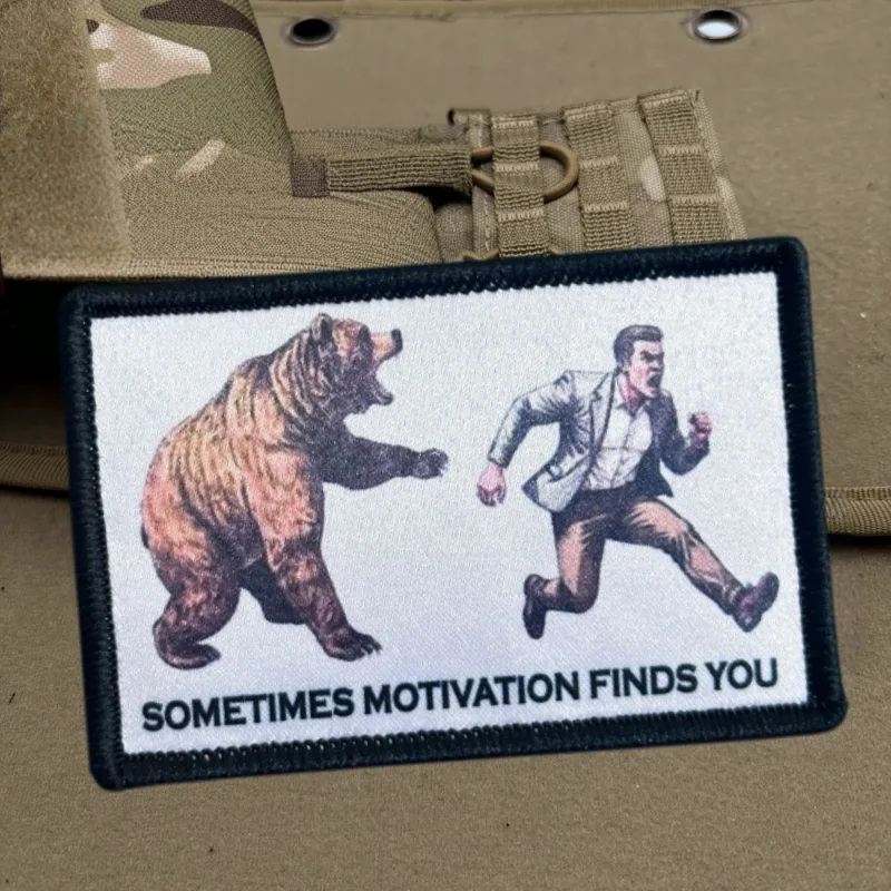 A veces la motivación te encuentra parche impreso oso táctico gancho y bucle moral insignia mochila pegatinas brazalete parches para ropa - imagen 4