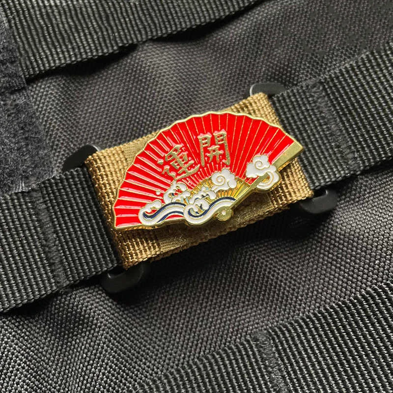 Get Lucky Palm-leaf Fan parches de Metal rojo buena suerte Punka divertido vintage Fans insignia táctica para ropa, bolso, chaqueta, aplique DIY - imagen 4