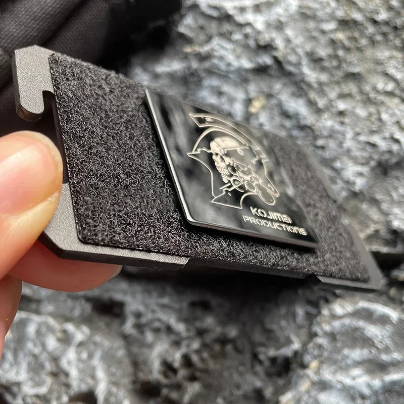 Kojima-insignia de moral de Metal con logotipo de producciones, brazalete, Parche de gancho y bucle para ropa, parches tácticos de muerte trenzados en mochila - imagen 4