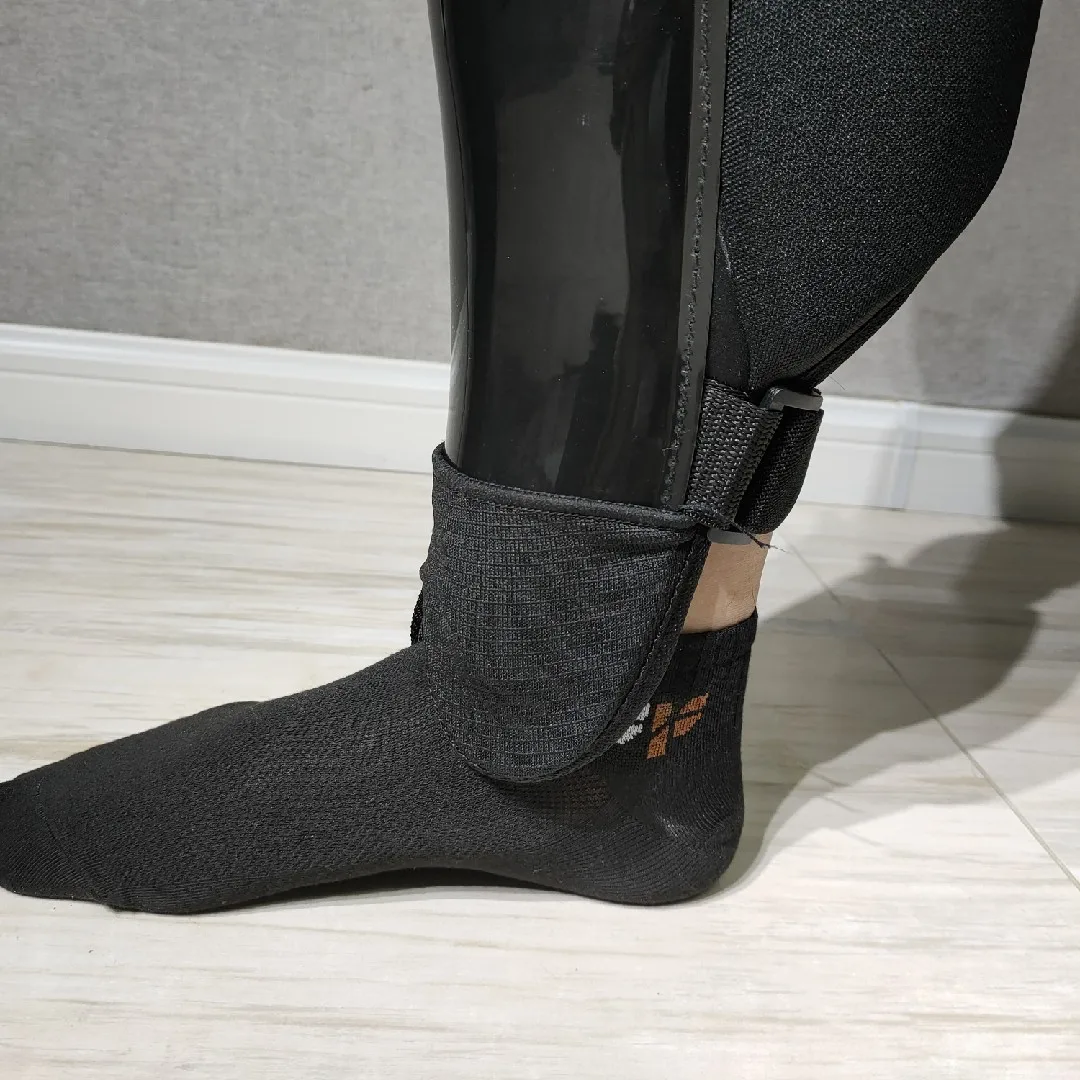 Armadura de espinilleras de acero para lucha contra espadas con rodillera para una protección mejorada - imagen 5