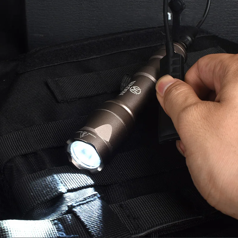 WADSN SF M600C linterna 600lm luz LED blanca compatible con riel de 20mm arma de caza Airsoft Scout Accesorios - imagen 4