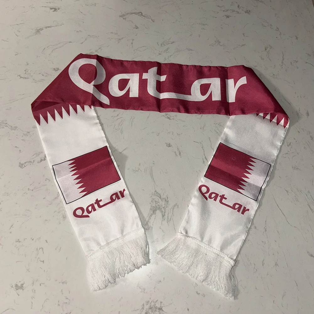 Bufanda Qatar fútbol doble cara satén estampada con borlas