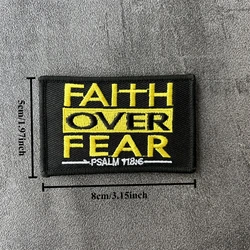 Parche táctico bordado Faith Over Fear insignia gancho y bucle moral