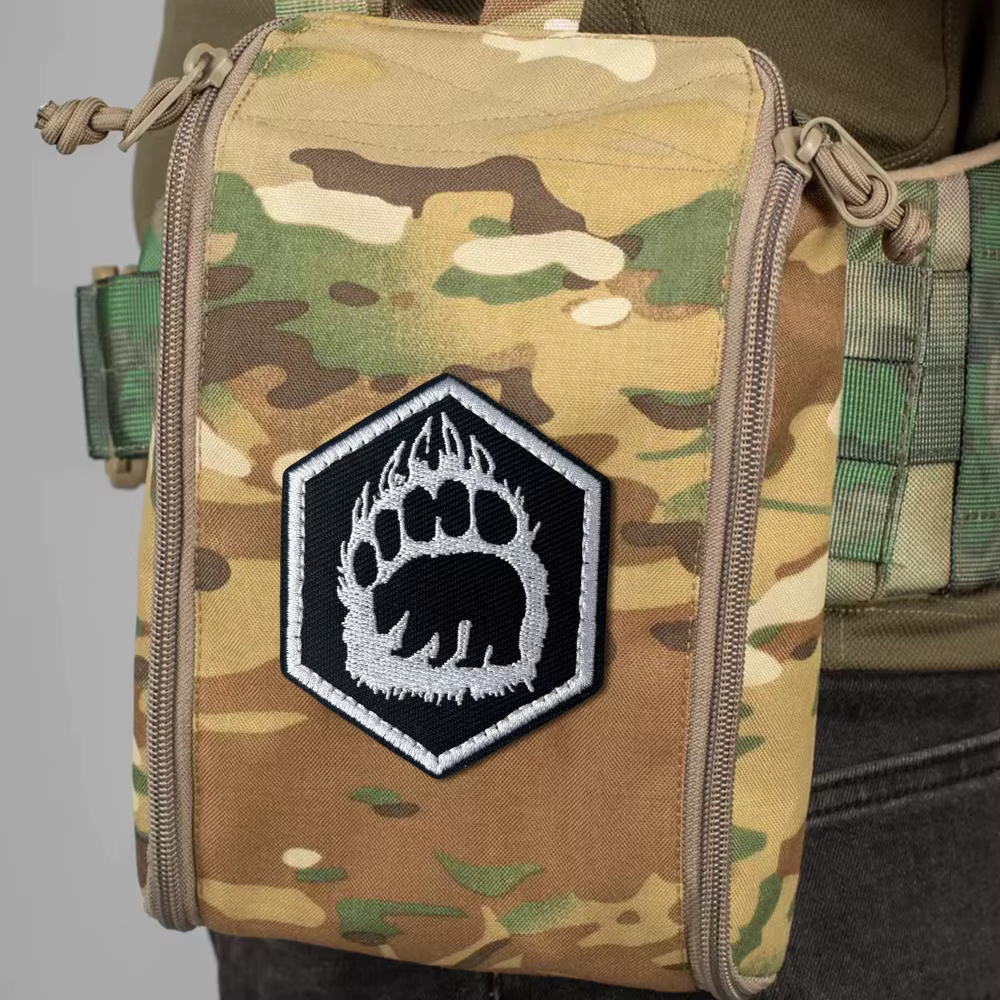 Parche táctico bordado huellas de oso con velcro – Chevron moral - imagen 3