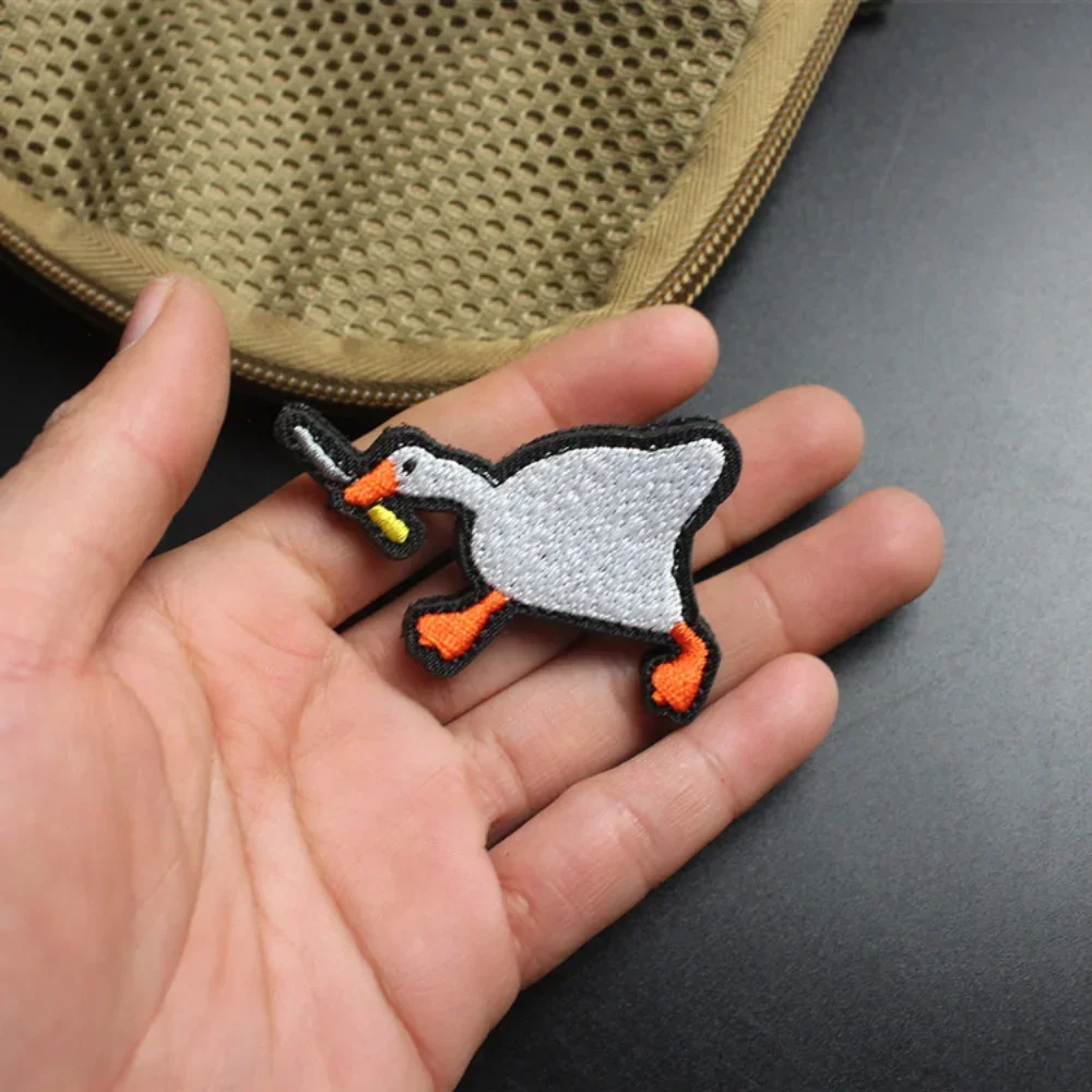 Parche bordado de ganso con cuchillo para niños, pegatina decorativa de costura para mochila, dibujos animados, grande, blanco - imagen 3