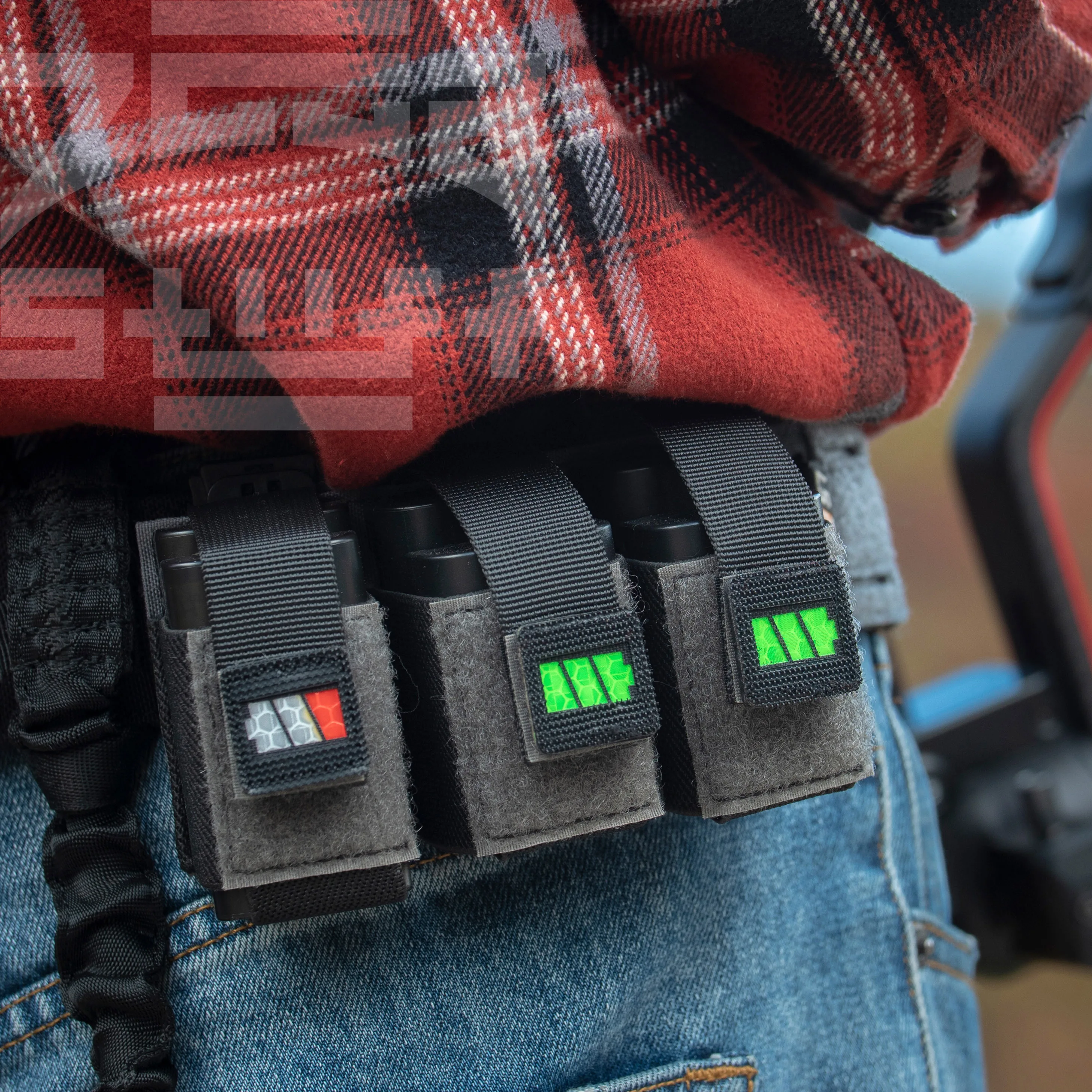 Insignia de identificación reflectante de doble cara, carga de batería de cámara táctica - imagen 4