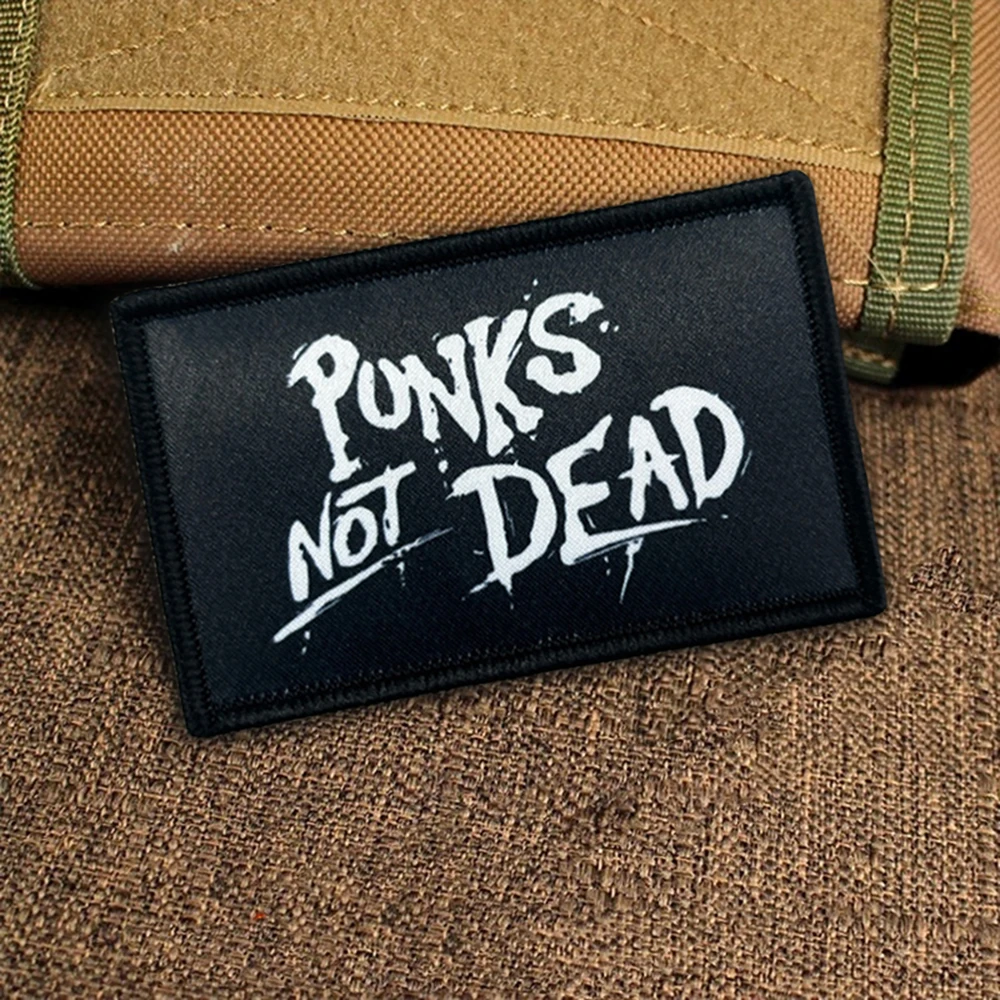 Parche táctico PUNKS NOT DEAD Morale, insignia militar, pegatinas para mochila en ropa, brazalete con gancho y bucle, apliques para casco