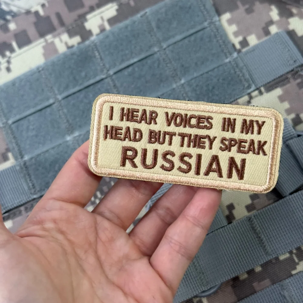 Parche táctico de moral "I Hear Voices in My Head and They Speak Russian", pegatina para mochila militar, parches bordados con gancho - imagen 3