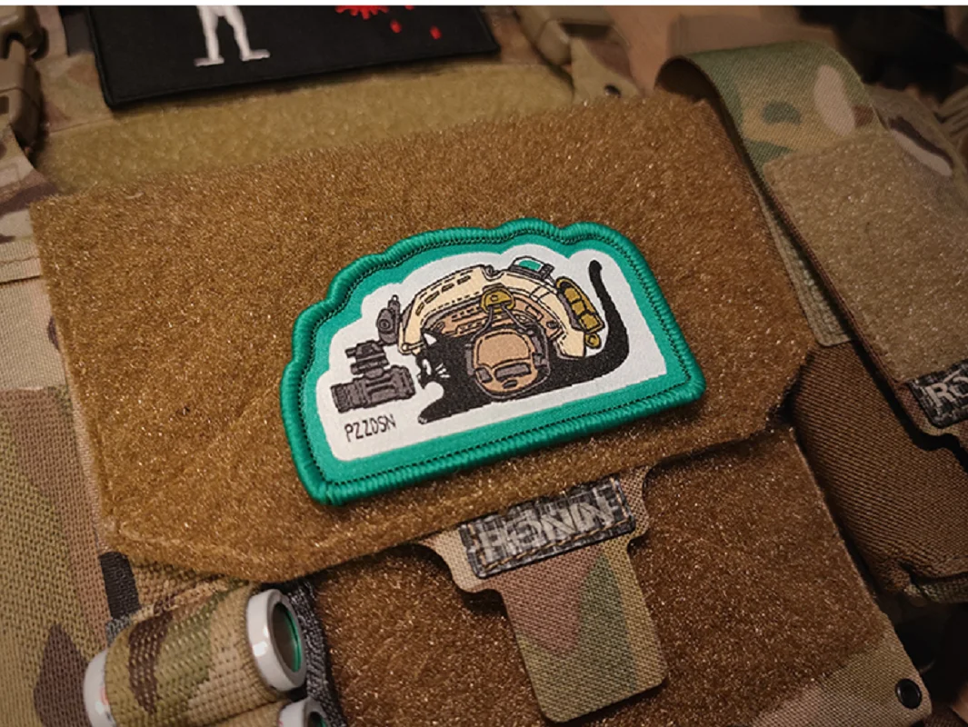 Brazalete tejido personalizado con visión nocturna, nuevo diseño creativo, casco táctico, gato, moral, mochila negra, parche de pasta - imagen 3