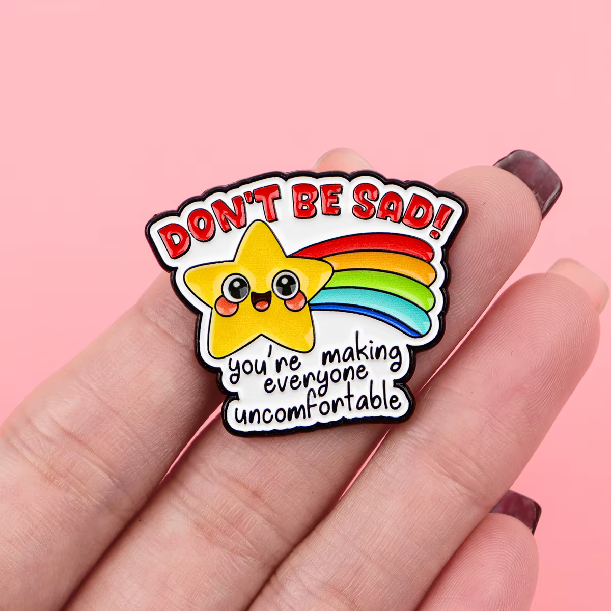 Pin esmalte 'No Estés Triste' arcoíris – Broche chaqueta - imagen 4