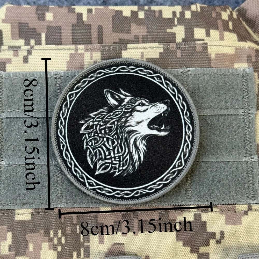 Detalle del parche táctico de lobo