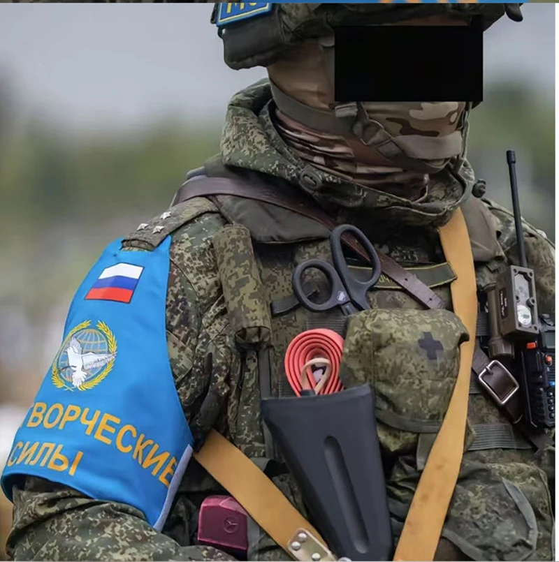 Brazalete con emblema azul ruso con paloma y patrón geométrico - imagen 5