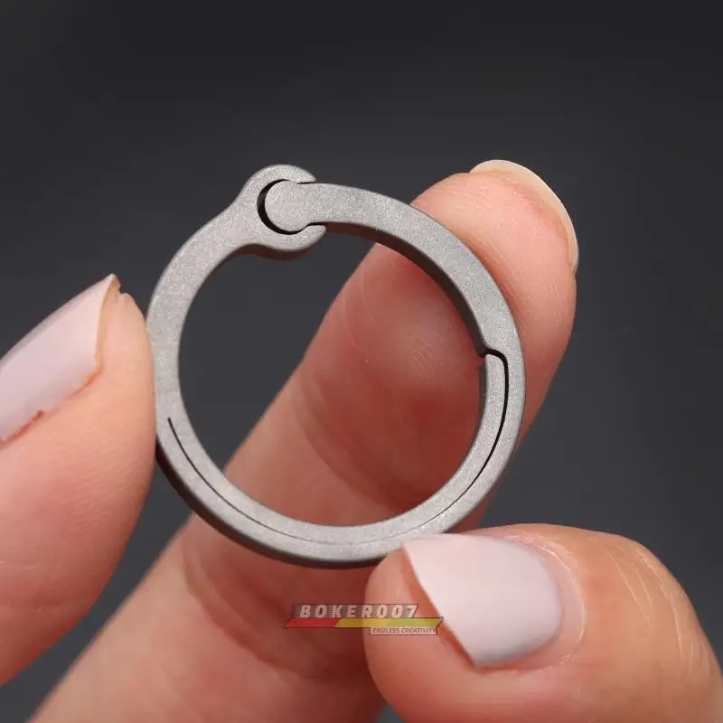 Hebilla de resorte de apertura y cierre Manual de aleación de titanio, llavero elástico creativo para coche, llavero Xiangyun - imagen 5