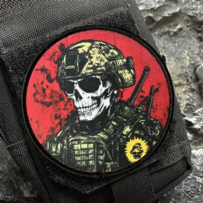 Parche táctico de calavera roja, insignias de gancho y bucle con estampado de niebla, brazalete de moral de esqueleto del ejército militar, insignia, pegatina para mochila - imagen 4