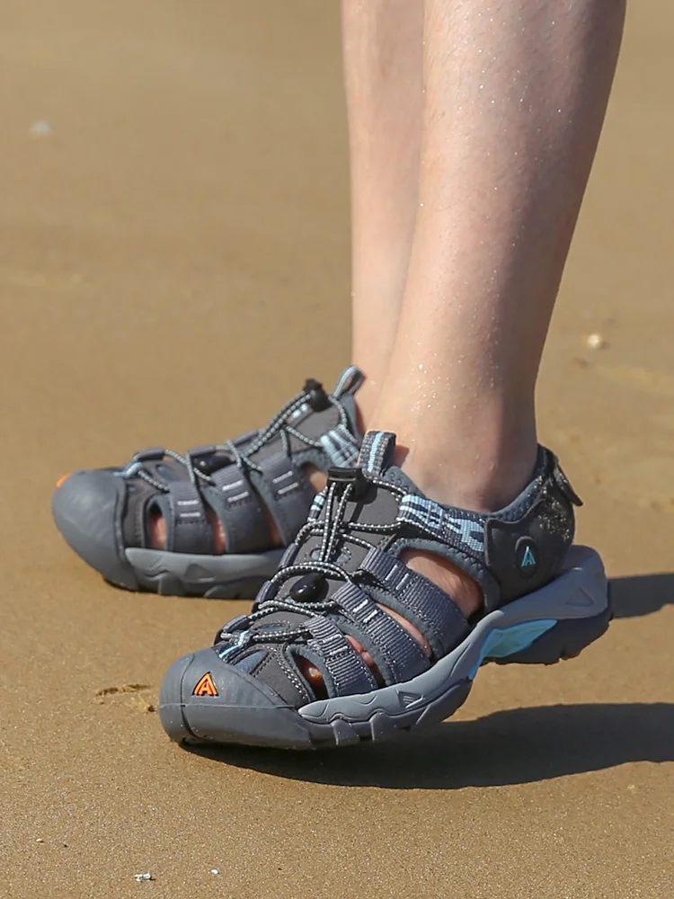 Sandalias en uso acuático