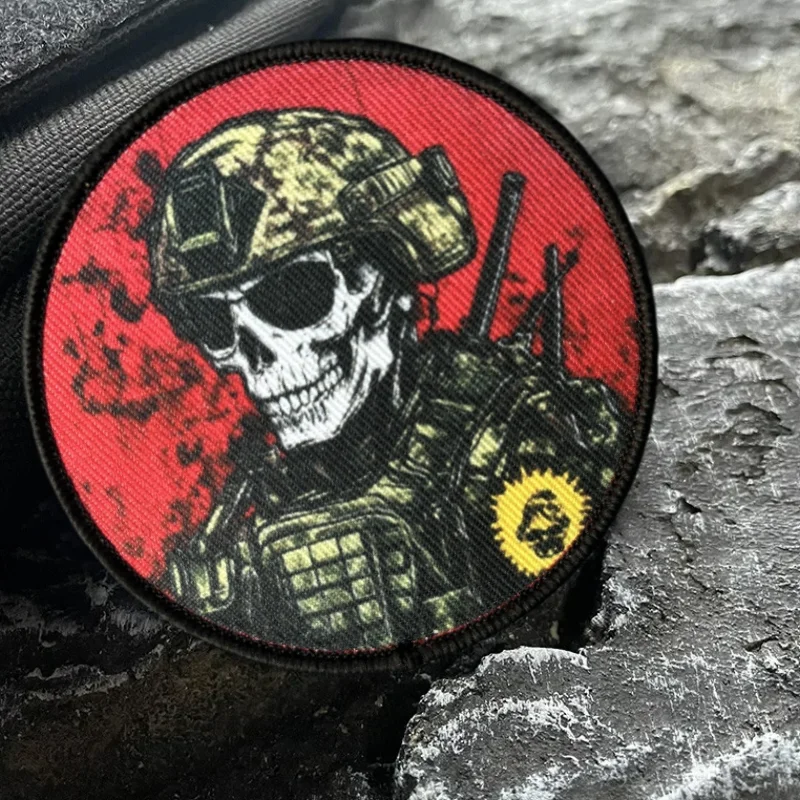 Parche táctico de calavera roja, insignias de gancho y bucle con estampado de niebla, brazalete de moral de esqueleto del ejército militar, insignia, pegatina para mochila - imagen 2