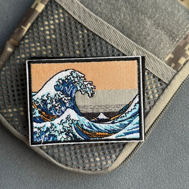 Parche táctico onda surf con velcro para mochilas y ropa - imagen 4