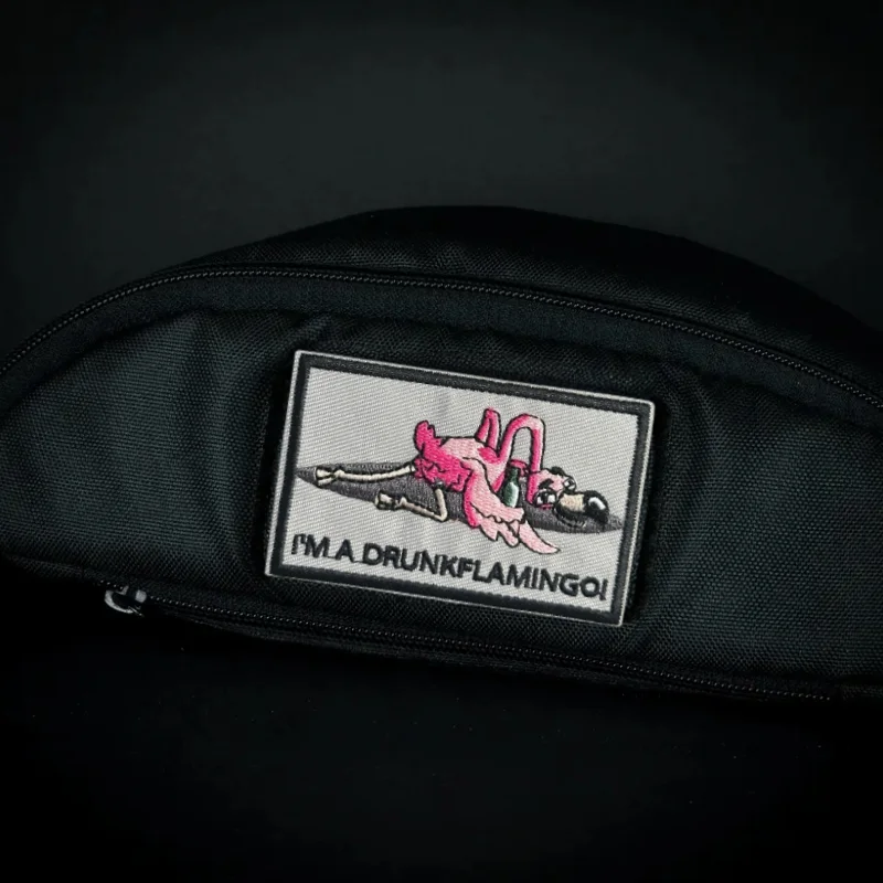 “Soy un flamenco borracho!” Parche bordado Chaleco táctico Gancho y bucle Insignia moral Mochila Pegatinas Parches para brazalete para ropa