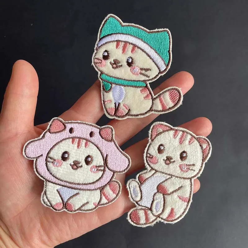 Lindo gato de peluche insignia tela apliques pegatinas de ropa, parche de reparación de bordado de animales de dibujos animados autoadhesivo, ropa de costura DIY - imagen 3