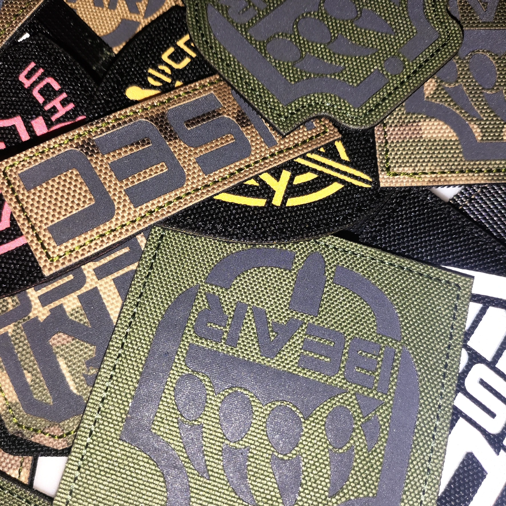 Rusia, Escape de Tarkov, utec BEAR chaleco táctico microinsignia reflectante bordada gancho para ropa anillo parche de nailon para nieve - imagen 4