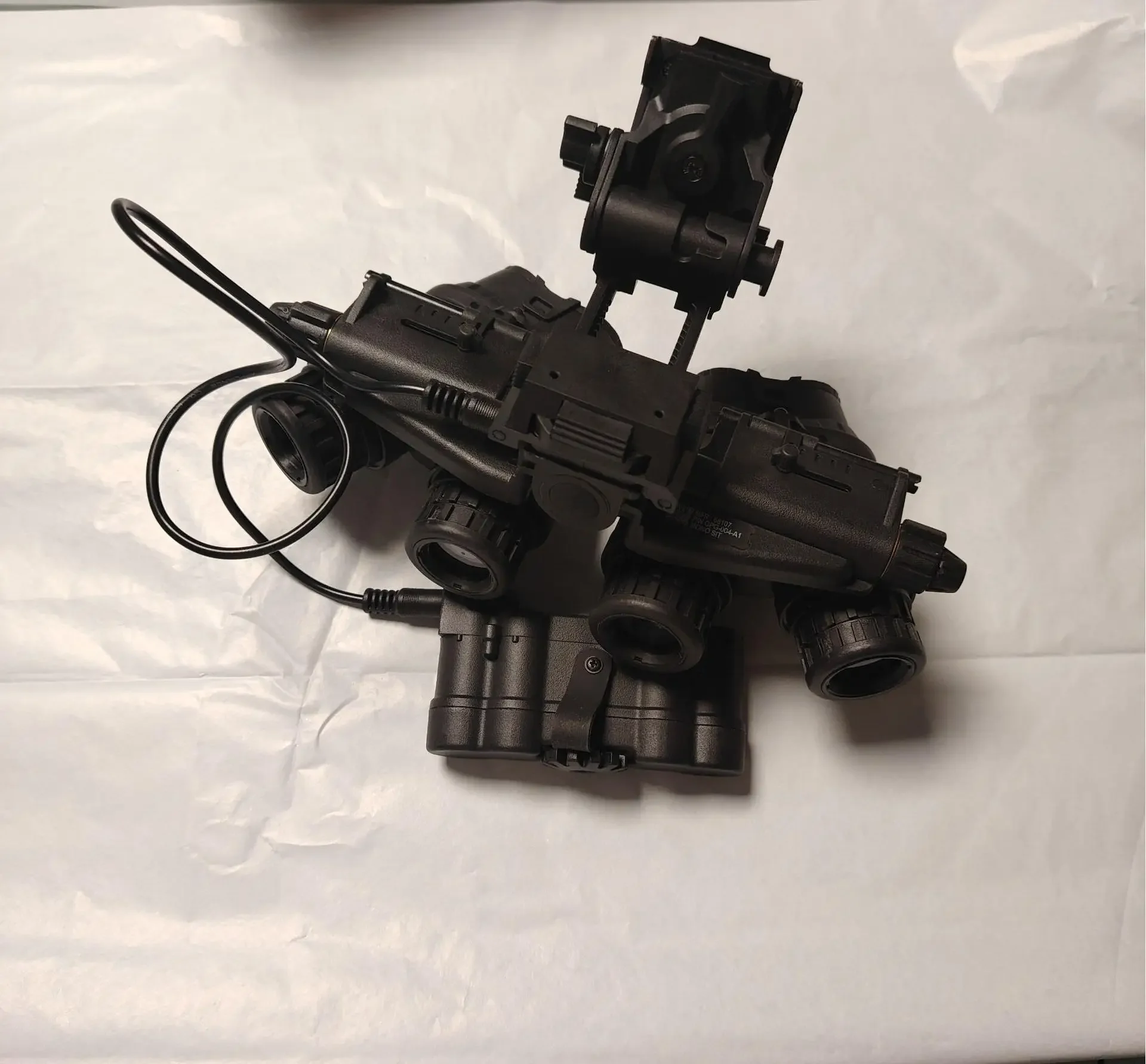 Modelo/Versión no funcional táctico GPNVG 18 NVG con luz, soporte NVG/caja de batería/cable. Para juegos de paintball y cosplay. - imagen 3