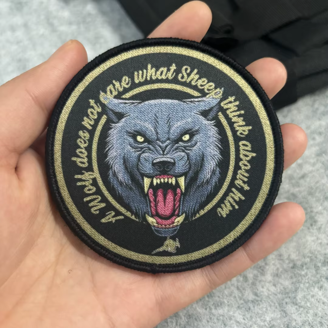 Parche moral táctico lobo velcro para uniforme militar - imagen 4
