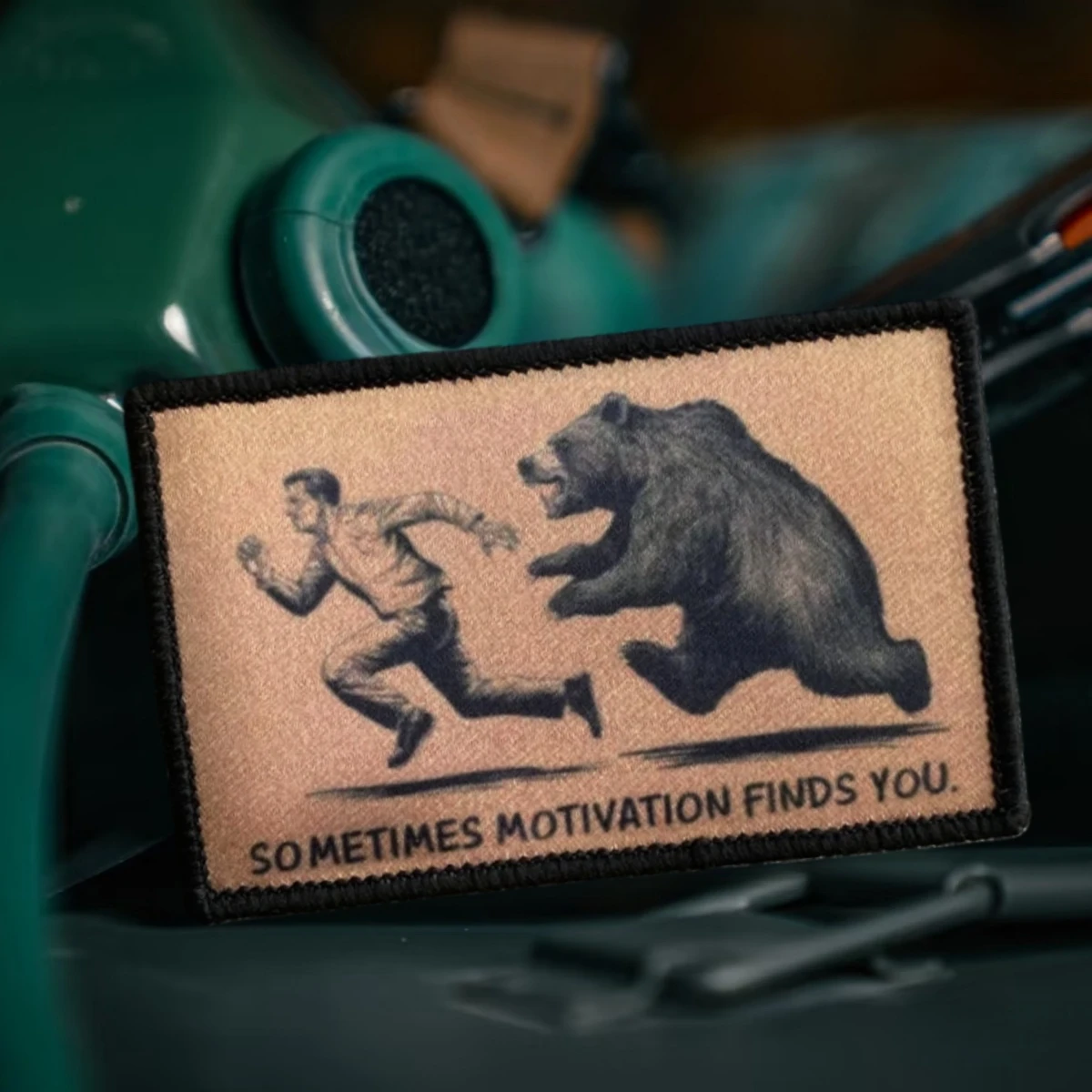 Parche táctico moral a veces la motivación te encuentra parches impresos de gancho y bucle Airsoft brazalete militar personalizado mochila Sticke - imagen 5