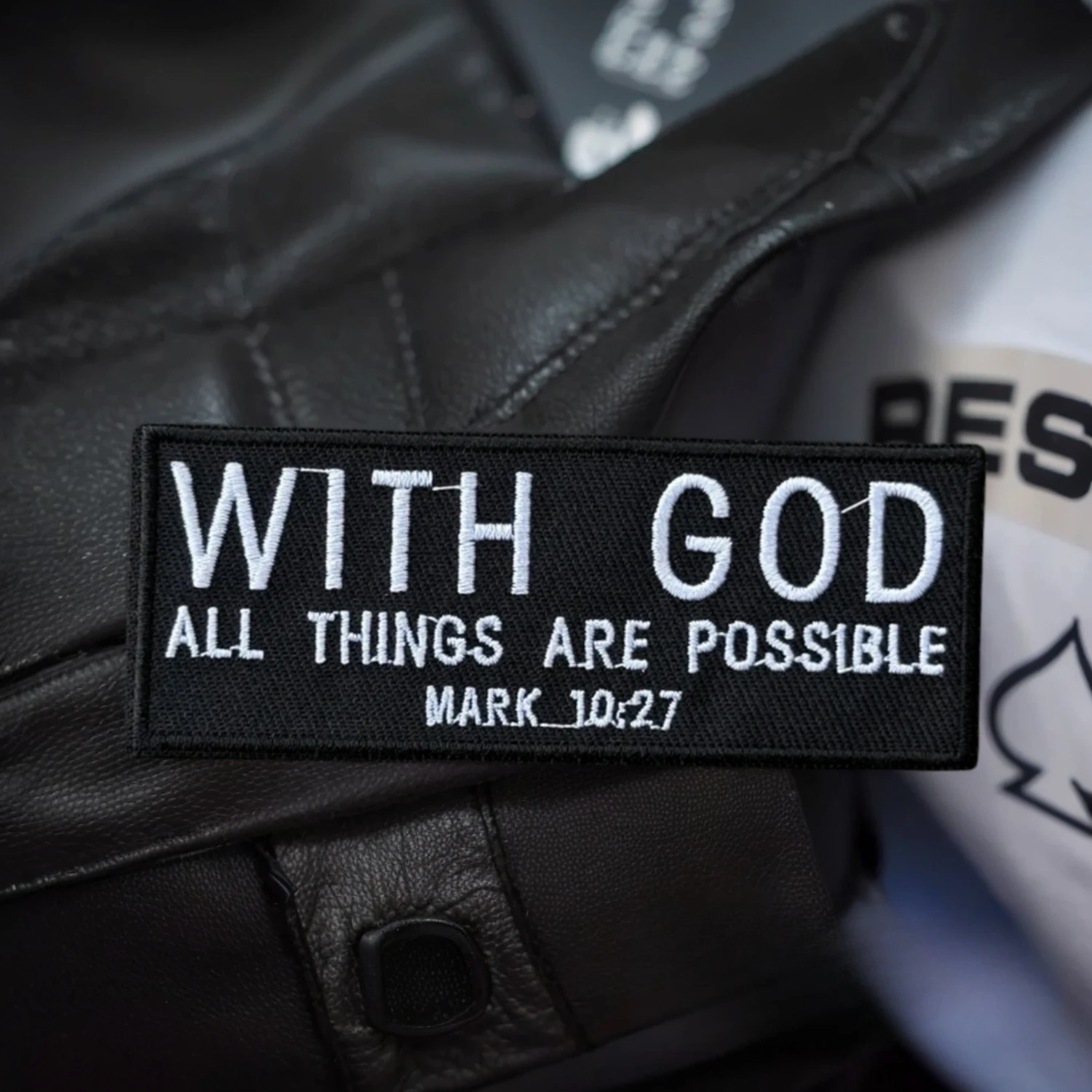 Parche cristiano con Dios, todas las cosas están posibles, insignia de tela bordada con versículo Mark 10:7, parche con gancho y bucle para ropa - imagen 3