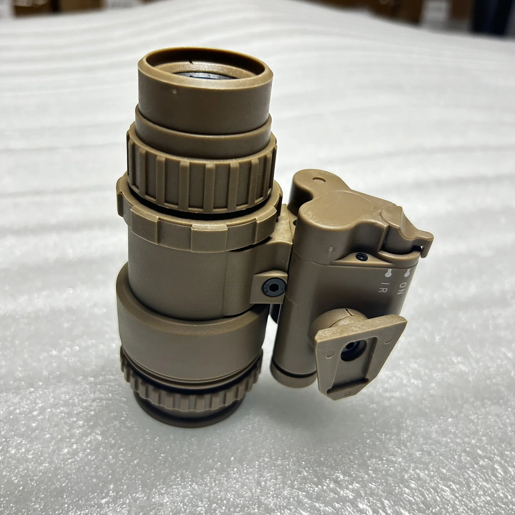 FMA AN/PVS18 NVG Modelo Accesorios para casco Modelo Versión no funcional - imagen 5