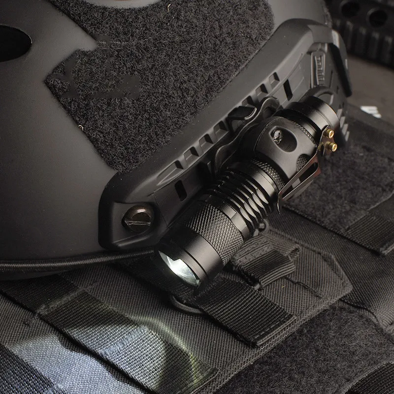 WADSN Tactical AIrsoft estroboscópico Consant momentáneo casco lámpara con luz blanca Scout casco lámpara rápida casco de caza linterna - imagen 2