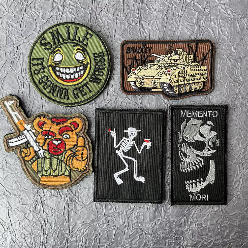 Memento Mori Parche bordado calavera danzante – Velcro táctico para equipo - imagen 2