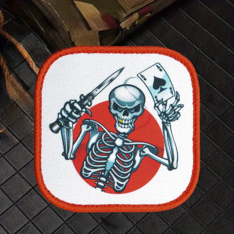 Esqueletos con cuchillos y naipes, parches divertidos, insignia de moral táctica de calavera, brazalete, pegatinas militares para mochila con gancho y bucle - imagen 4