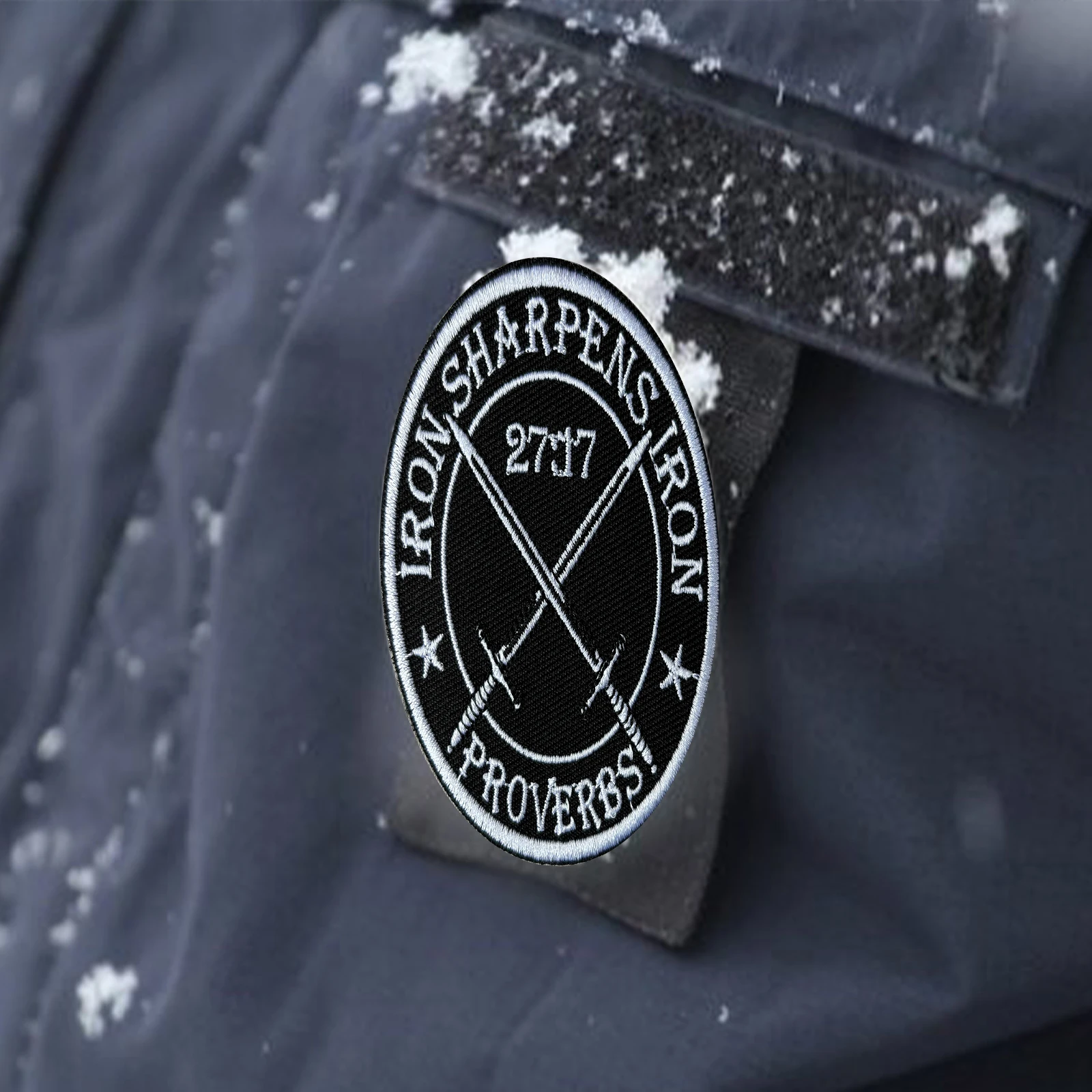 27:17 espadas dobles de la Biblia parche táctico gancho y bucle parches bordados insignia de moral brazalete del ejército militar pegatinas para mochila - imagen 5