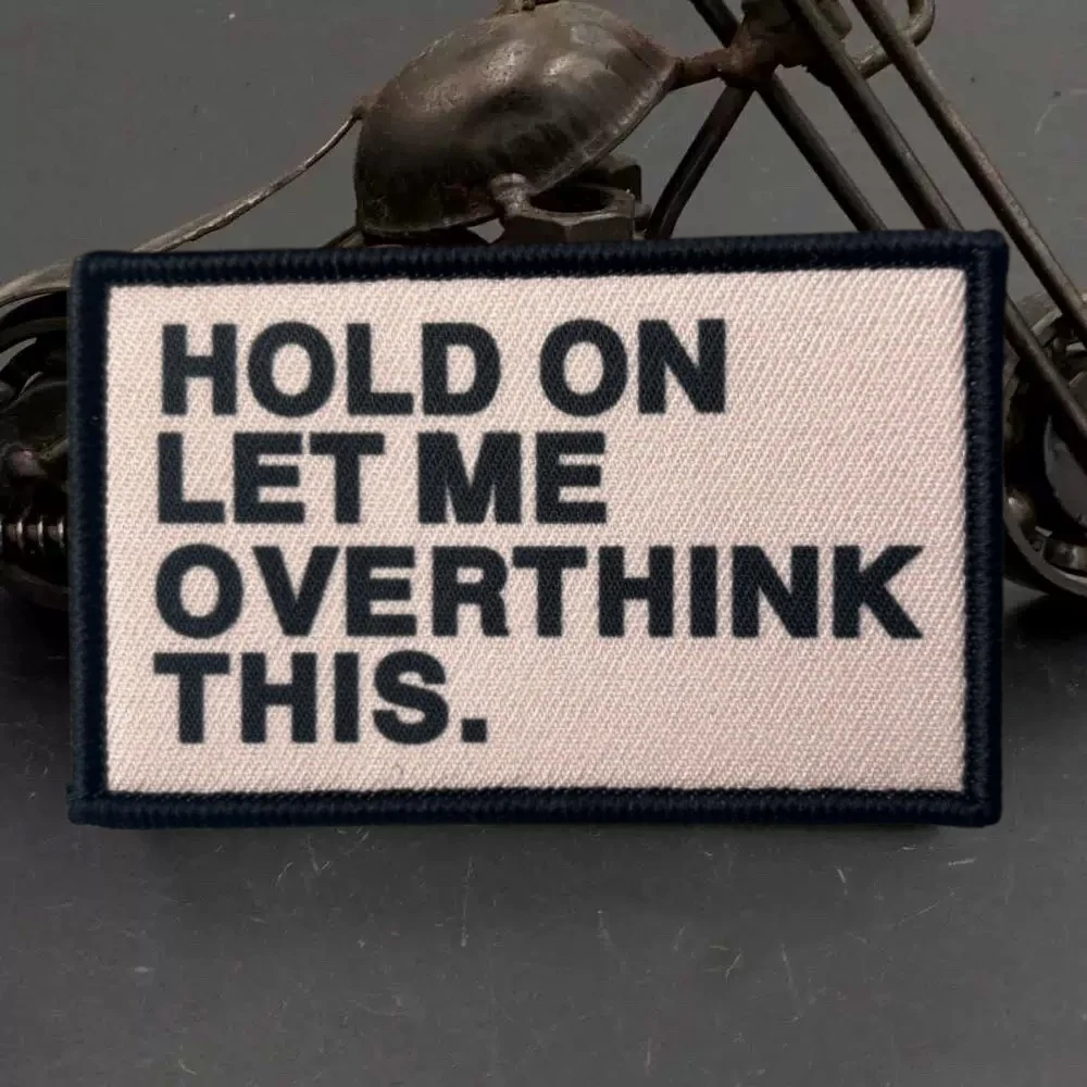 Hold On Let Me Overthink este parche táctico Airsoft, emblema de gancho y bucle impreso humorístico, insignia de moral militar, pegatinas para mochila - imagen 3