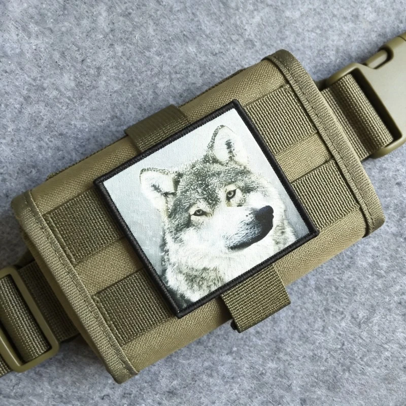 Parche táctico cabeza de lobo nieve, gancho y bucle MOLLE - imagen 3
