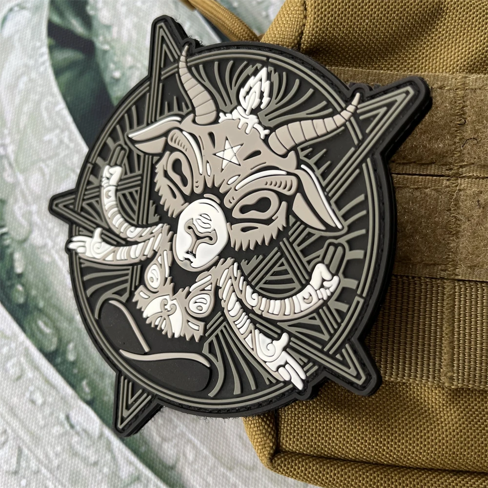 Parche táctico de cabra negra exótica Cthulhu, insignia de moral de PVC, parches de gancho y bucle para mochila, pegatinas militares, máscara de guerrero monstruo - imagen 2