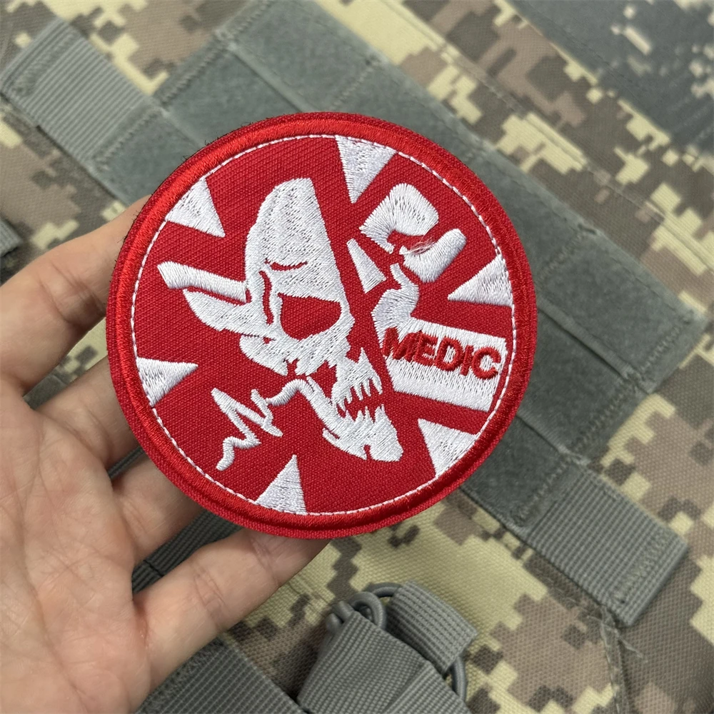 Parches de gancho y bucle bordados Chevron Skull Medic para ropa, brazalete militar táctico de moral, pegatina decorativa para mochila - imagen 2