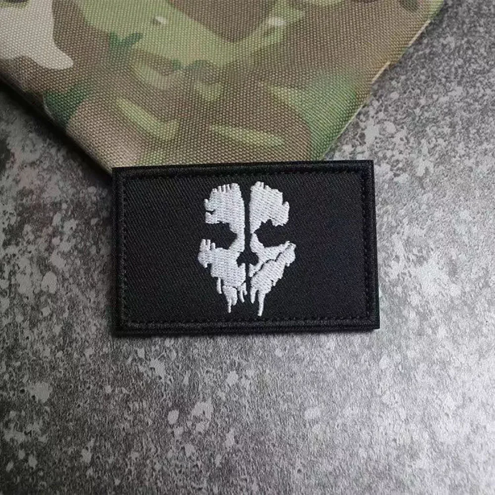 Parche de Call of Duty, máscara de fantasma, parches bordados en la ropa de Calavera, apliques de insignias de gancho y bucle de moral táctica militar - imagen 4