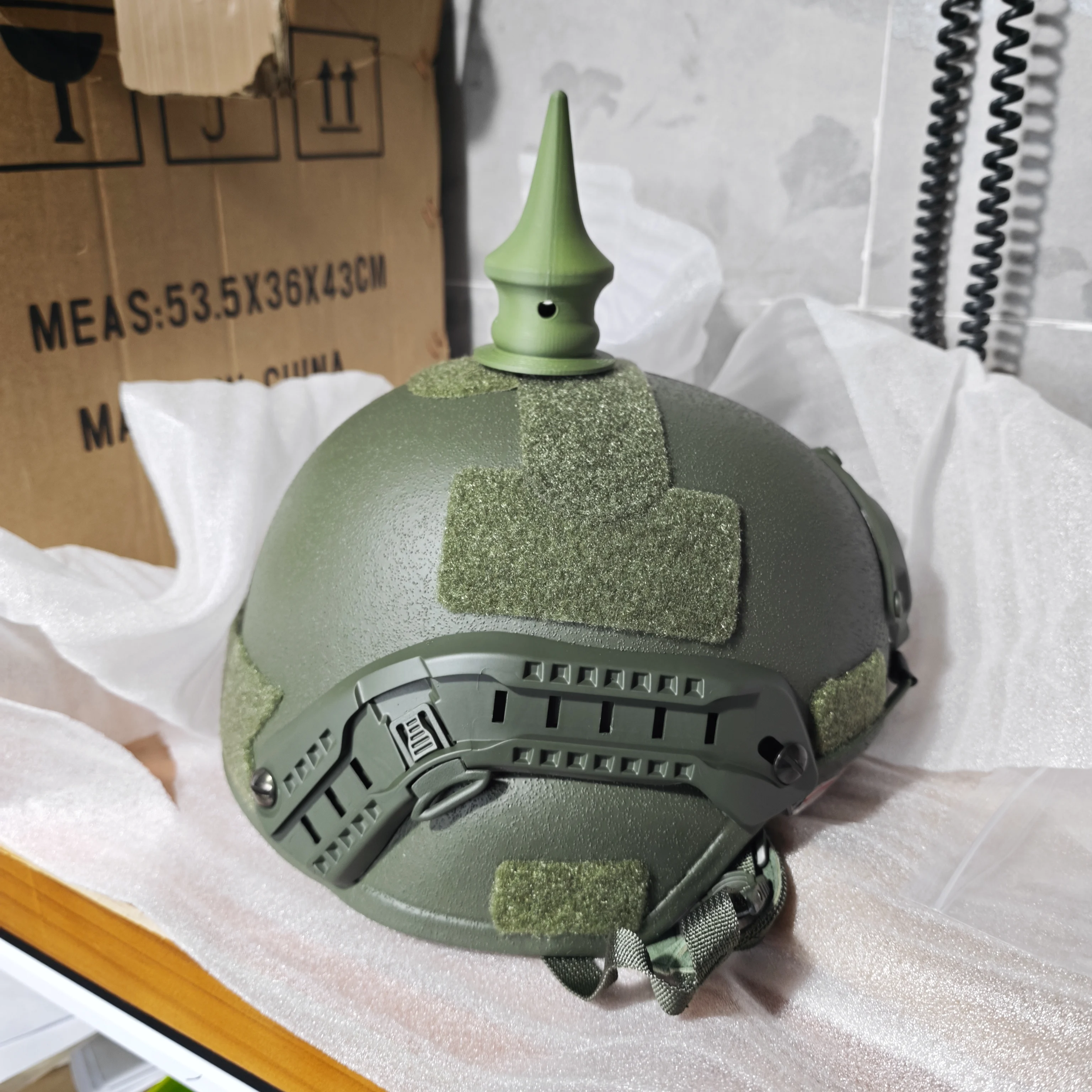Decoración superior puntiaguda para casco táctico estilo Prusia - imagen 2