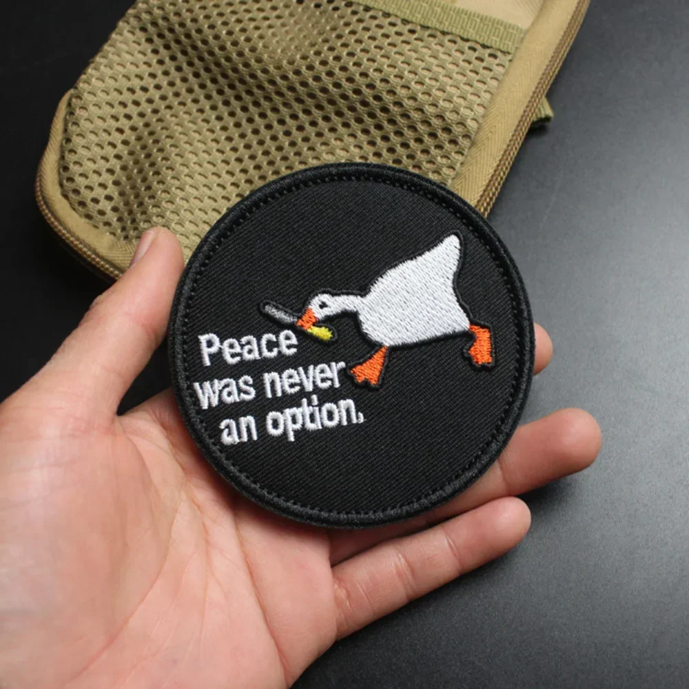 Parche bordado de ganso con cuchillo para niños, pegatina decorativa de costura para mochila, dibujos animados, grande, blanco - imagen 4