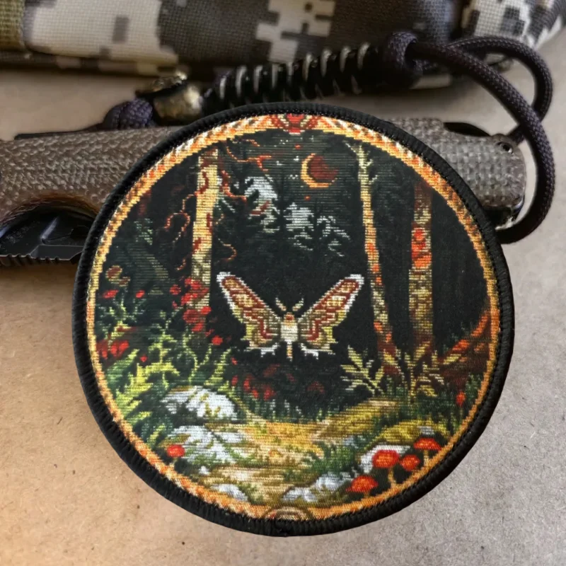 Parche con estampado de Sinfonía nocturna de mariposa, insignia de moral con gancho y bucle táctico, pegatinas decorativas para mochila, parches para brazalete para ropa - imagen 2