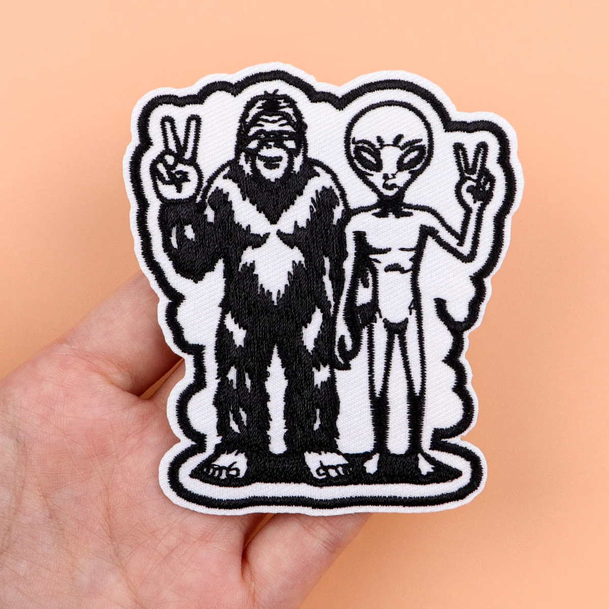 Monstruos y Alien paz parche bordado de dibujos animados de hierro en parches para ropa termoadhesivos parches en ropa bricolaje coser insignias