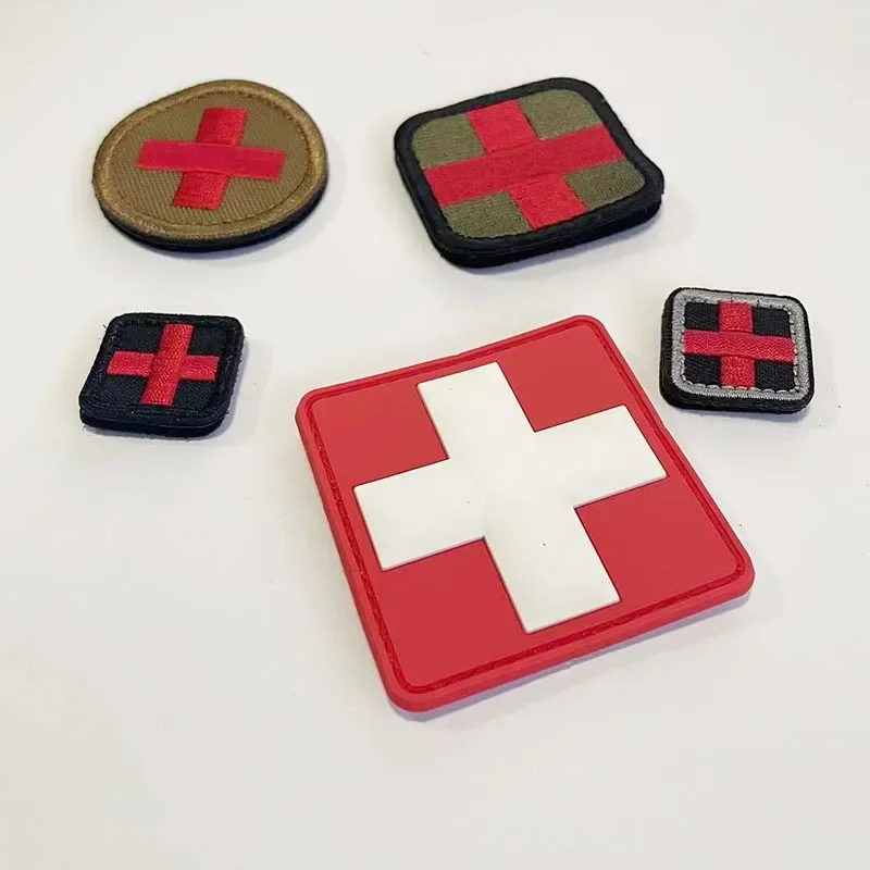 Parche bordado con apliques de tela con insignia cruzada médica con gancho y bucle, brazalete de médico, emblema táctico militar de rescate al aire libre - imagen 5