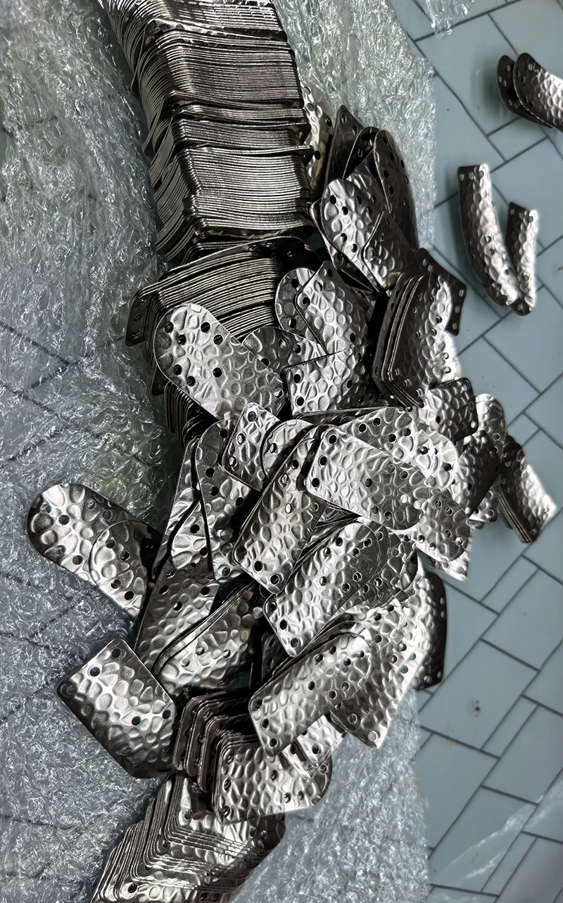 Armadura decorativa de martillo – Acabado plata antigua pulida - imagen 4