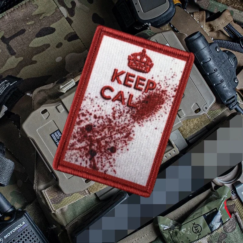 Parche táctico de moral KEEP CALM, insignia de moral médica militar de la Segunda Guerra Mundial, pegatina para mochila, impulso de moral con parche de manchas de sangre salpicadas - imagen 2
