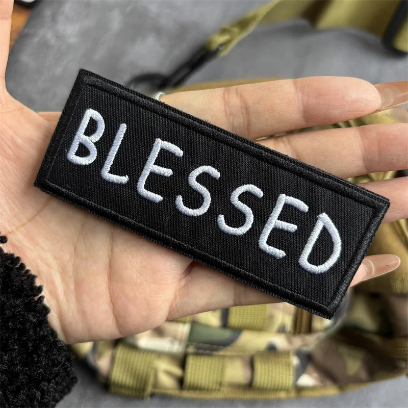 Parche táctico bordado BLESSED con velcro para ropa y moral - imagen 3