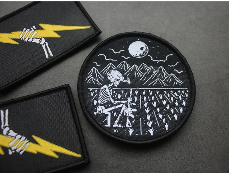 Parches bordados de calavera de plomo Farmer, brazalete táctico, insignia de moral de rayo, equipo al aire libre, pegatina decorativa para mochila - imagen 2